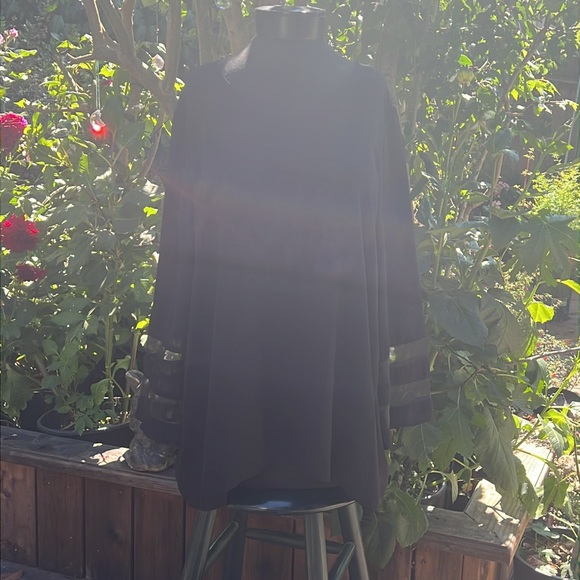 Black Blouse Fully Lined VNeck Bell Sleeves Beautiful Tailored Blouse EUC SZ 3X - Picture 6 of 12